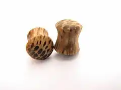 Flared plugs aus Palmenholz