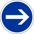 B21-1: vorgeschriebene Fahrtrichtung – hier rechts