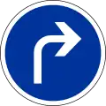 B21c1: vorgeschriebene Fahrtrichtung – rechts