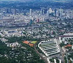 Luftbild von Frankfurt mit der Heimatsiedlung unten rechts