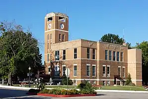 Franklin County Courthouse in Ozark (2013). Das 1904 fertiggestellte und nach einem Großbrand 1944 teilweise neu gebaute Gerichtsgebäude (Courthouse) des County ist seit September 1995 im National Register of Historic Places eingetragen.