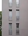 Moderne französische Fenster, hier mit Gitterrost-Geländern (Göttingen)