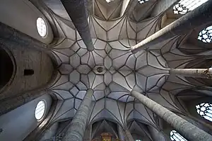 Franziskanerkirche, Salzburg (15. Jh.; Höhe ca. 18 m)