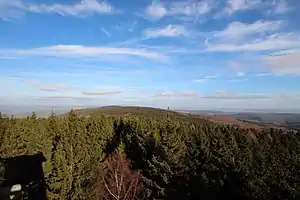 Blick nach Osten zum Franzosenkopf, im Hintergrund der Hochtaunus (2020)