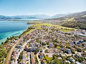 Freienbach mit Sicht auf Pfäffikon