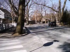 Der Fresh Pond Parkway in nördlicher Fahrtrichtung