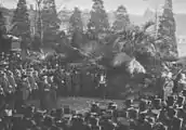 Beisetzung auf dem Friedhof am Kettwiger Tor am 26. November 1902; rechts Kaiser Wilhelm II.