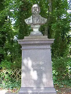 Denkmal für Friedrich Grillo gegenüber dem ehemaligen Amtshaus