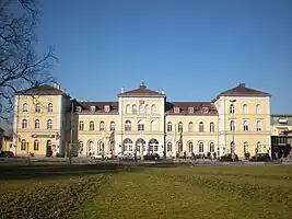 Bahnhofsgebäude