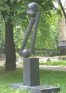 Fritz Koenig: Große zwei V