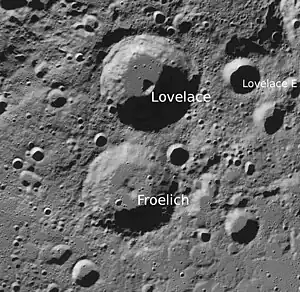 Krater Lovelace und Froelich (Norden oben; LROC-WAC)