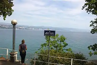 Blick von der Promenadevon Opatija nach Rijeka