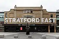 Front des Theatre Royal Stratford East von Richard Davenport.jpg