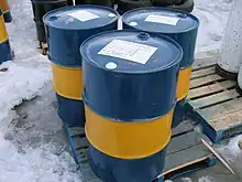 Ölfässer aus Metall