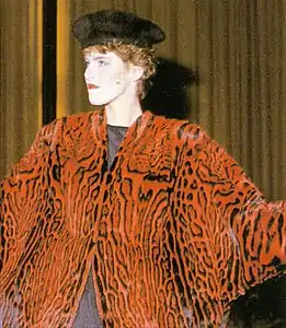 Ozelotjacke, umgestaltet und rot gefärbt  (Dieter Zoern, 1986)