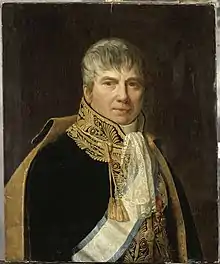 Portrait d’un général français vêtu d’un habit bleu brodé d’or, avec jabot en dentelle, légion d’honneur et baudrier en tissu blanc à bordures bleues.