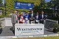 Von links nach rechts: Präsident von Deutscher Galopp Michael Vesper, Regierende Bürgermeisterin Franziska Giffey, Jockey James Doyle, Westminster-Chef Marian Ziburske, Vertreter des Besitzers Godolphin, Rennbahn-Besitzer Gerhard Schöningh