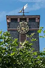 Die Gaasbecksuhr über dem Rathaus