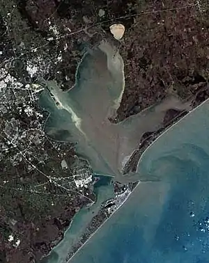 Die Galveston Bay mit der Trinity Bay darüber