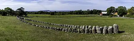 Schiffssetzung bei Gannarve mit Blick auf die Ostsee und die Lilla Karlsö