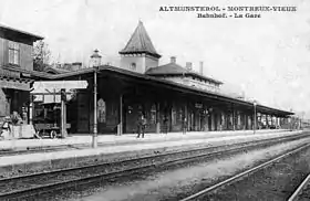 Gleisseite des Empfangsgebäudesals der Bahnhof noch Altmünsterol hieß