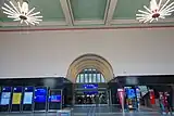 Haupthalle Richtung Perrons (Bahnsteige)
