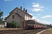 Bahnhof mit „Caravelle“-­Dieseltriebzug (2005)