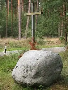Michael-Gartenschläger-Gedenkstein mit Kreuz im Gemeindegebiet von Langenlehsten