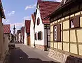 Gasse mit Fachwerkhaus in Böhl