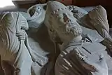 Liegefigur eines Bischofs oder Abtes