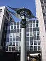 Gaußsches Zepter vor dem HDI-Hochhaus in der Dürrenhofstraße in Nürnberg
