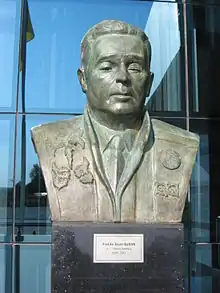Gedenkbüste für Enver Duran, Rektor 2004–2012
