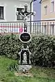 Gedenkkreuz am ehemaligen Friedhof