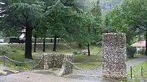 Gedenkstätte vor dem Friedhof Skaljari, etwa 15 Gehminuten von Kotor (Cattaro) entfernt. Unterhalb der Friedhofsmauer wurden die vier Matrosen einschließlich Rasch standrechtlich erschossen.