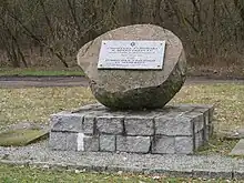 Seit 2015 erinnert dieser Gedenkstein an den ehem. jüdischen Friedhof in Meseritz
