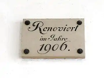 Hinweistafel zur Renovierung der Kapelle