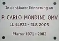 Gedenktafel für Pfarrer P. Carlo Mondini OMV im Inneren der Kirche