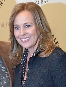 Genie Francis (2013) spielt Brett Main