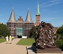 Die eisernen Löwen vor dem Holstentor …