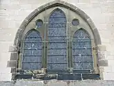 Buntglasfenster der Kirche Gernstedt, Außenansicht