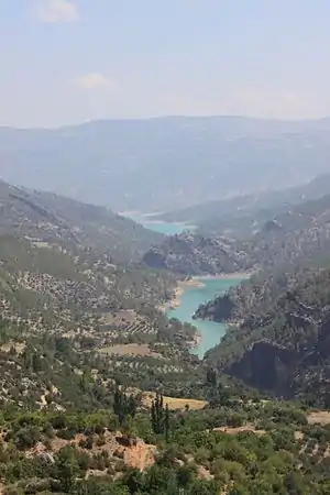 Gezende-Stausee in der Nähe von Evsin, Blick nach Südosten