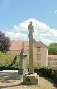 Denkmalgeschütztes Friedhofskreuz