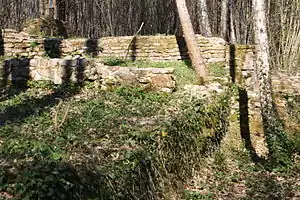 „Gisement gallo-romain des couvents les Varognes“, Überreste eines galloromanischen Hochofens bei La Chapelle-Monbrandeix, heute ein Monument historique