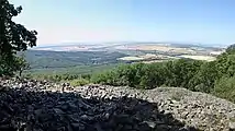 Blick von der Südspitze der Akropolis des Kleinen Gleichberges auf Römhild