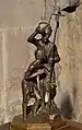 Figur auf dem Deckel des Taufsteins