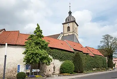 Kirchenburg mit Gadenund St.-Michaels-Kirche