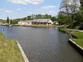 Unterhalb der Schleuse 14M mündet der Stichkanal nach Epinal (von rechts)
