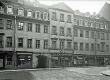 Der Goldene Bär auf der Ostseite der Universitätsstraße (um 1925)