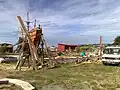 Der Nachbau des Schoners Ancud (Vordersteven und Kiel) – im Hintergrund die Nao Victoria.