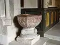 Der Taufstein aus dem 12. Jahrhundert stammt vom Meister Byzantios, die Schale aus dem 14. Jahrhundert